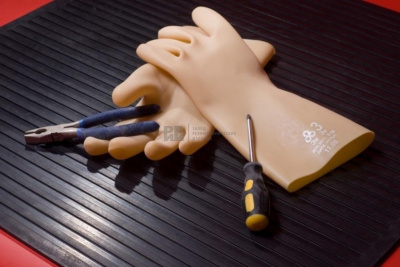 Перчатки диэлектрические бесшовные р. 4 (11)